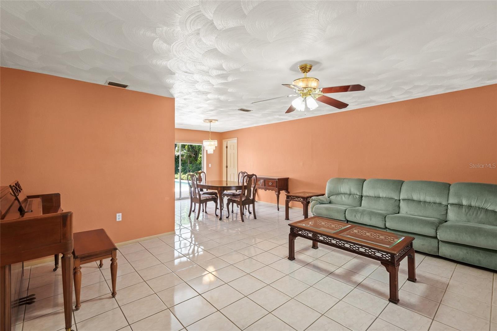 Image 5 of 54 For 464 Rubens Drive E