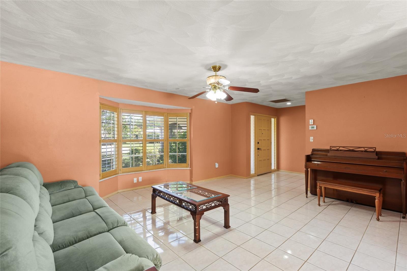 Image 6 of 54 For 464 Rubens Drive E