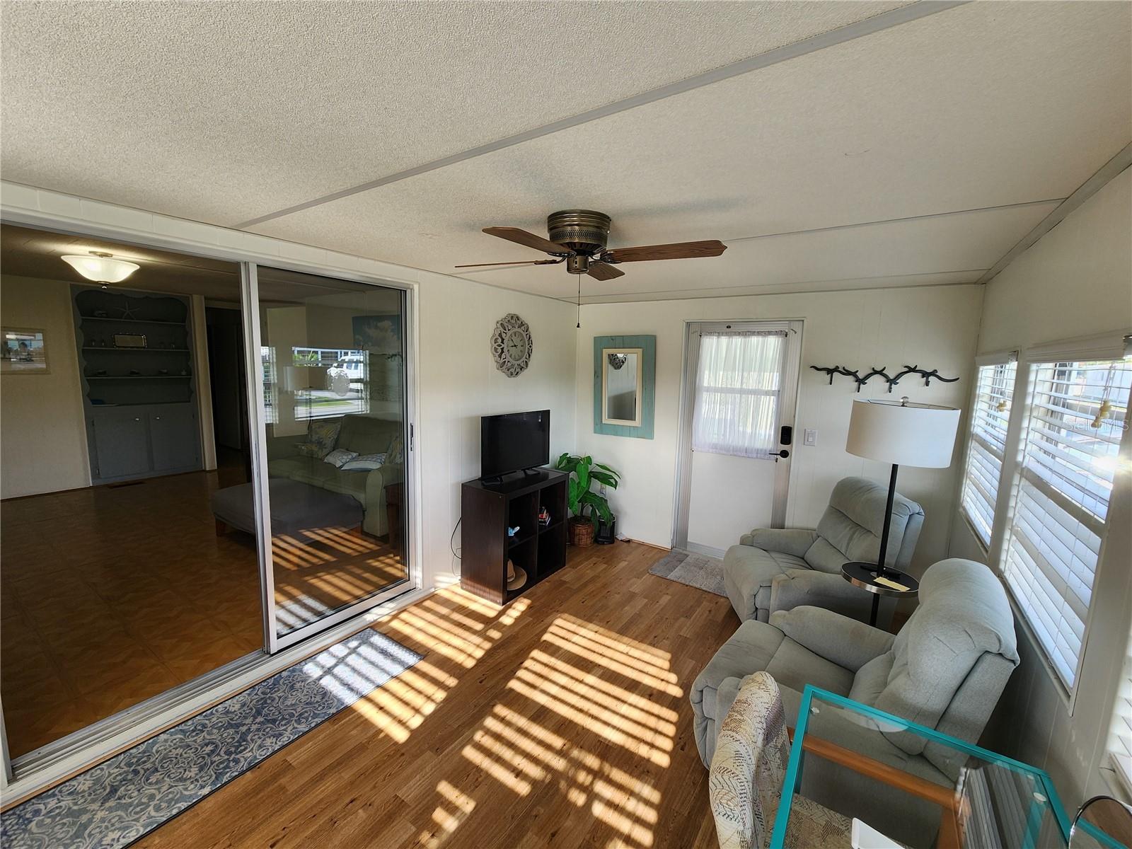 Image 2 of 27 For 406 50th Avenue W