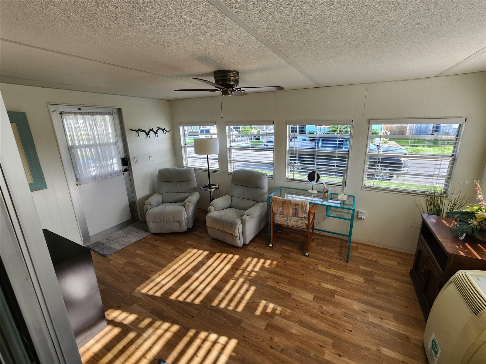 Image 3 of 27 For 406 50th Avenue W
