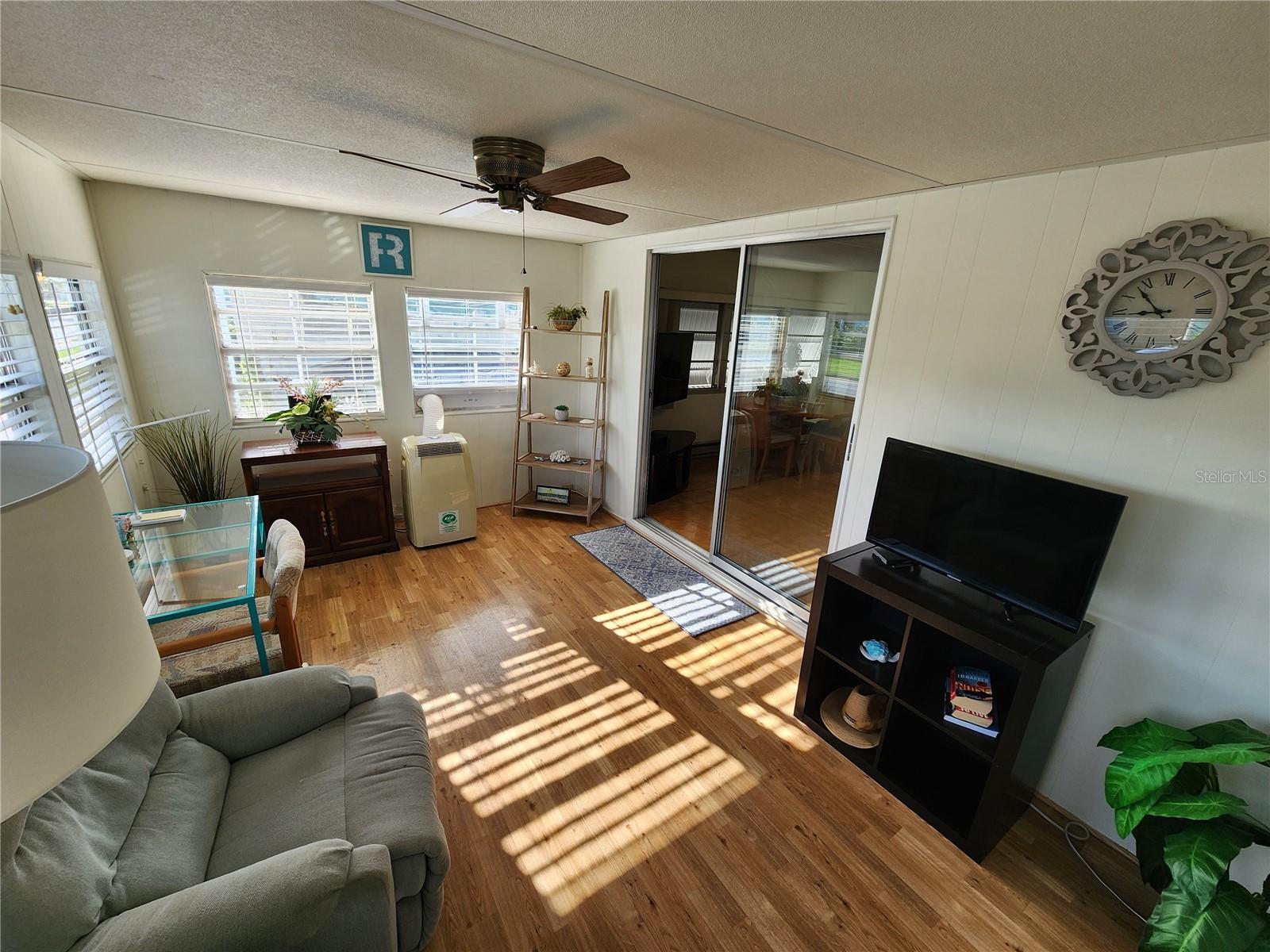 Image 4 of 27 For 406 50th Avenue W