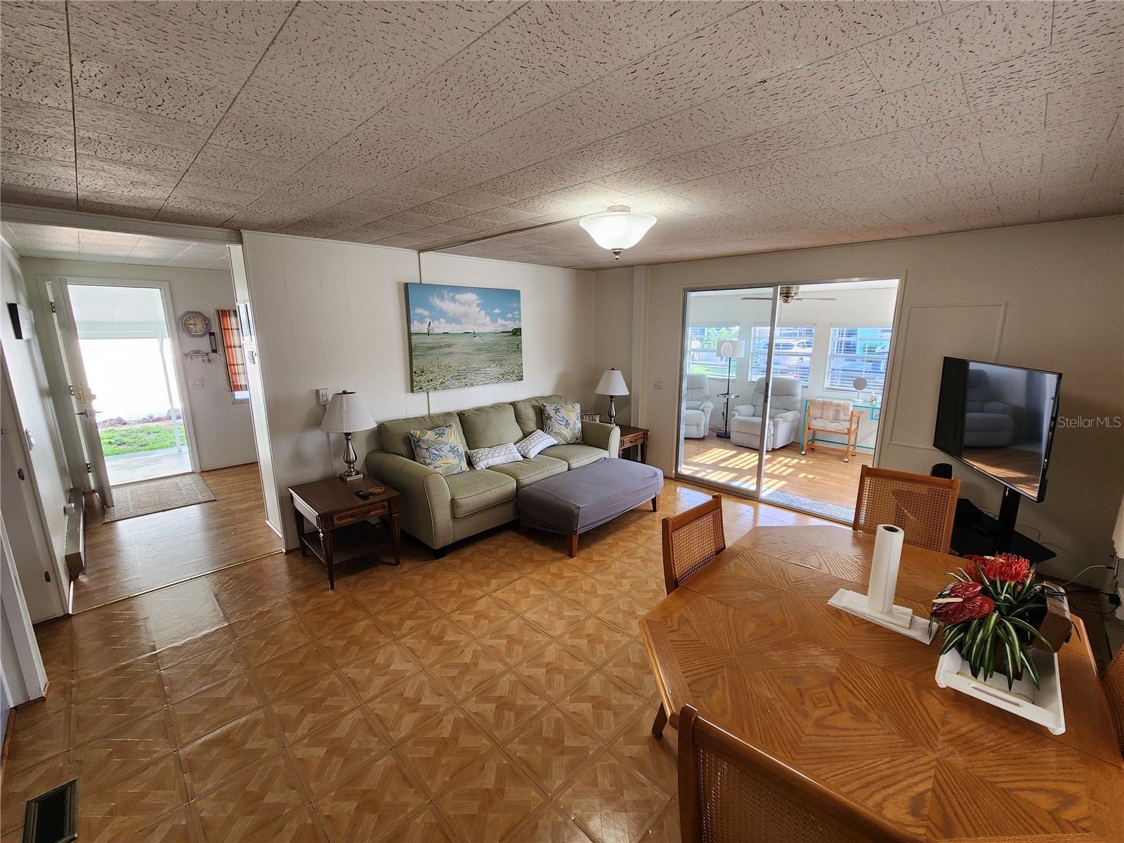 Image 6 of 27 For 406 50th Avenue W