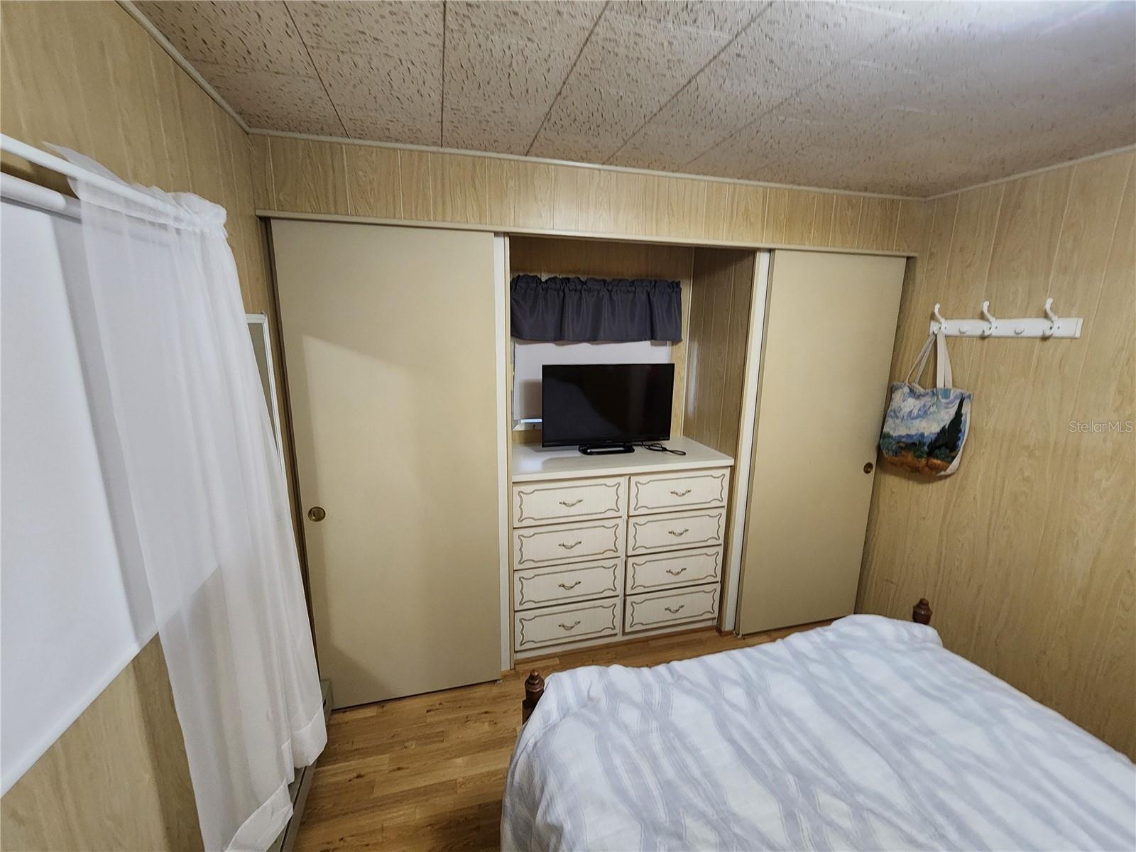Image 8 of 27 For 406 50th Avenue W
