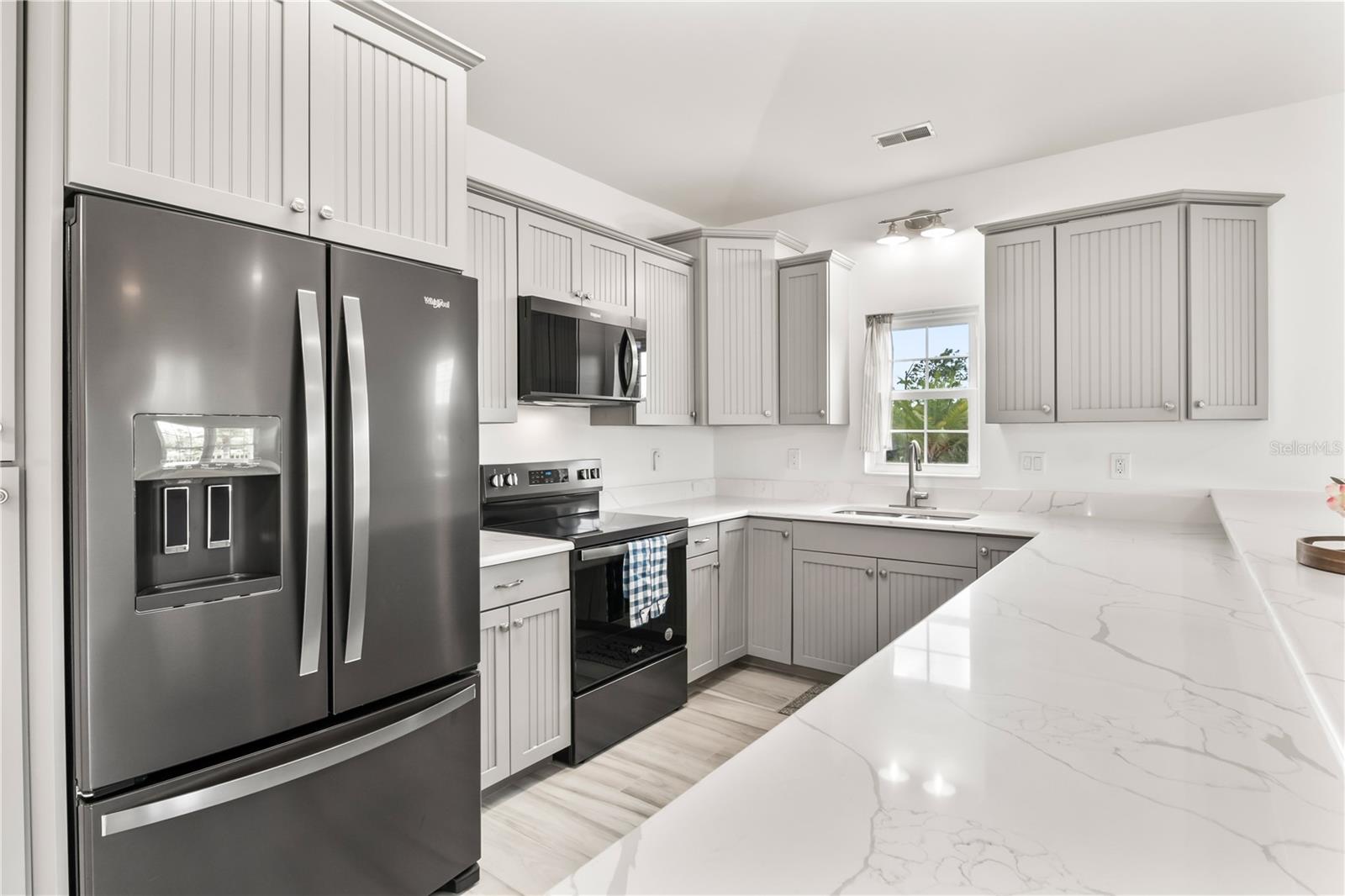 Image 21 of 65 For 24490 Yacht Club Boulevard