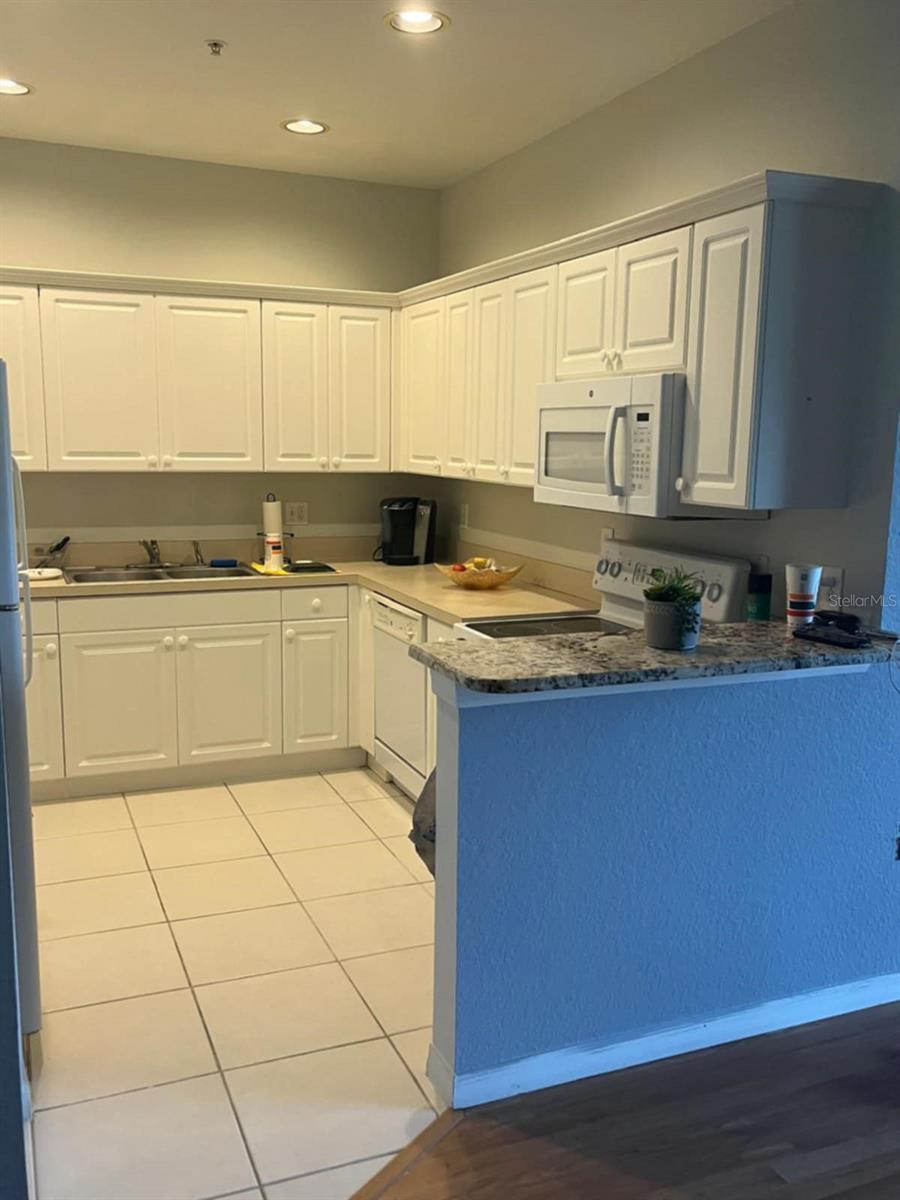 Image 4 of 20 For 3962 Mediterranea Circle 423