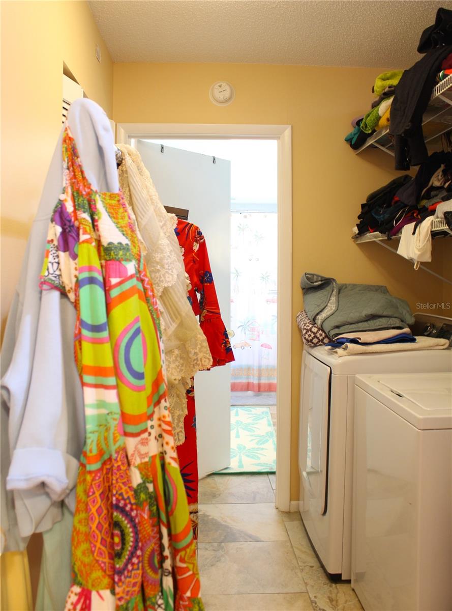 Image 21 of 32 For 7922 Pinegrove Court 15