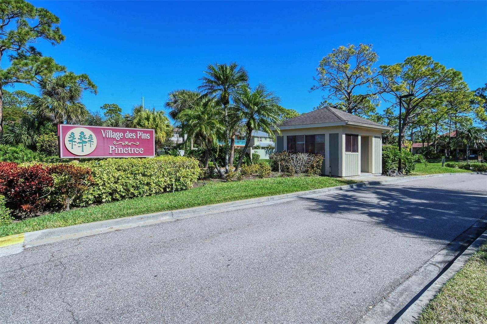 Image 25 of 32 For 7922 Pinegrove Court 15