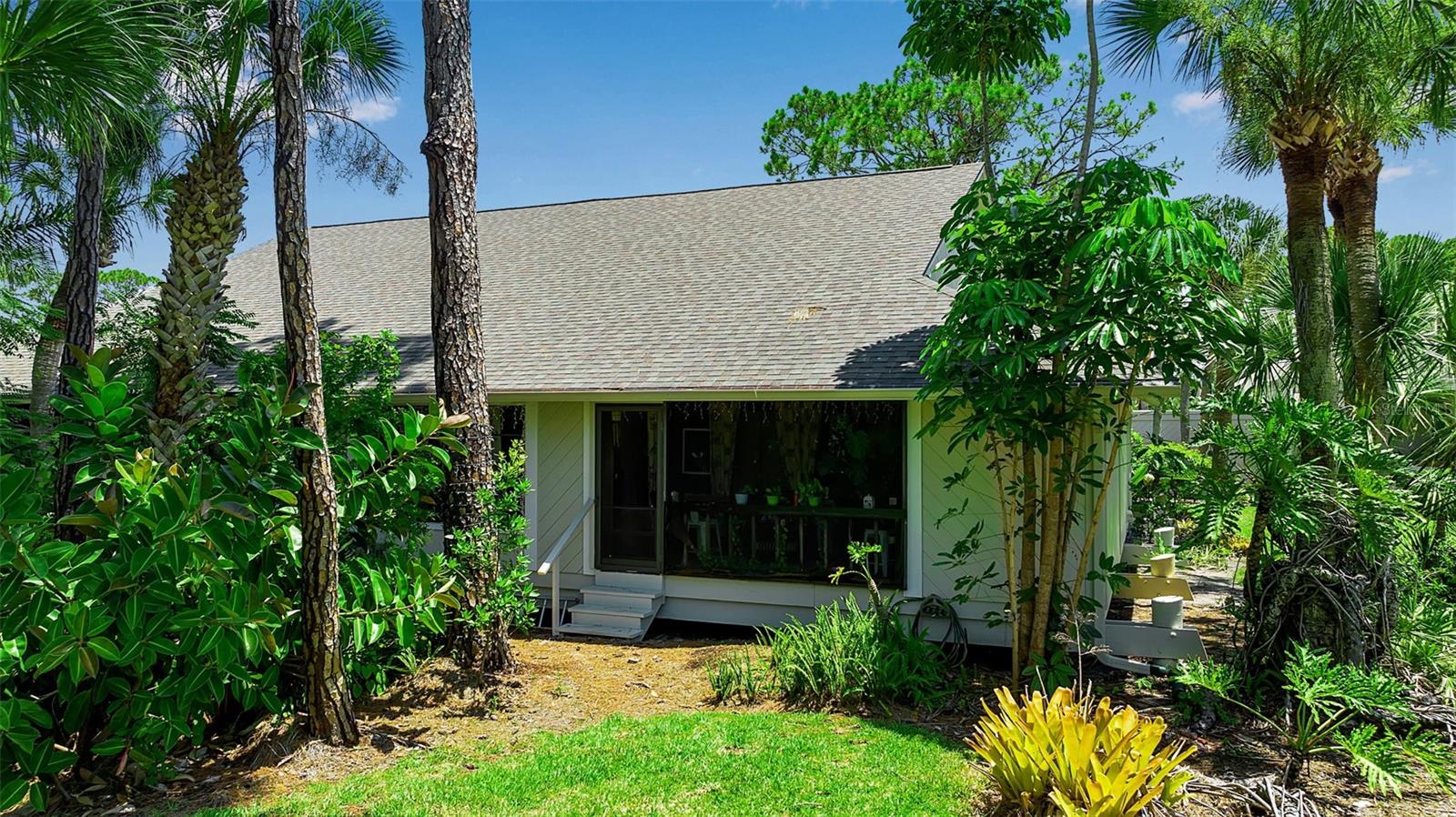 Image 4 of 32 For 7922 Pinegrove Court 15
