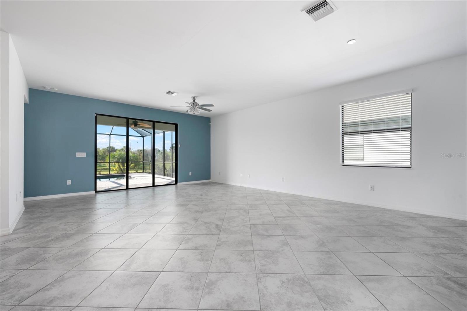 Image 7 of 45 For 15937 Honey Suckle Street