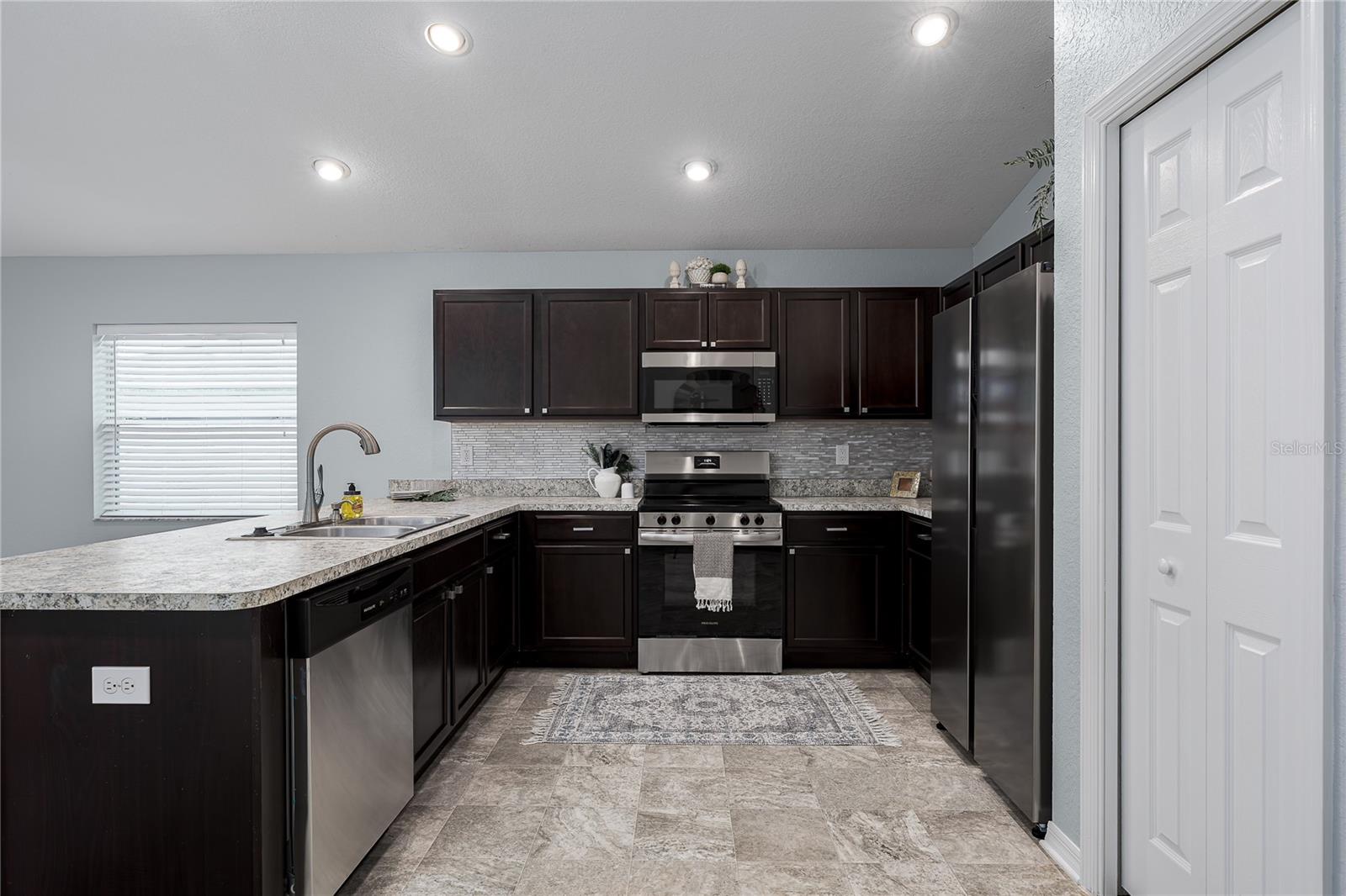 Image 10 of 32 For 2223 11th Avenue E
