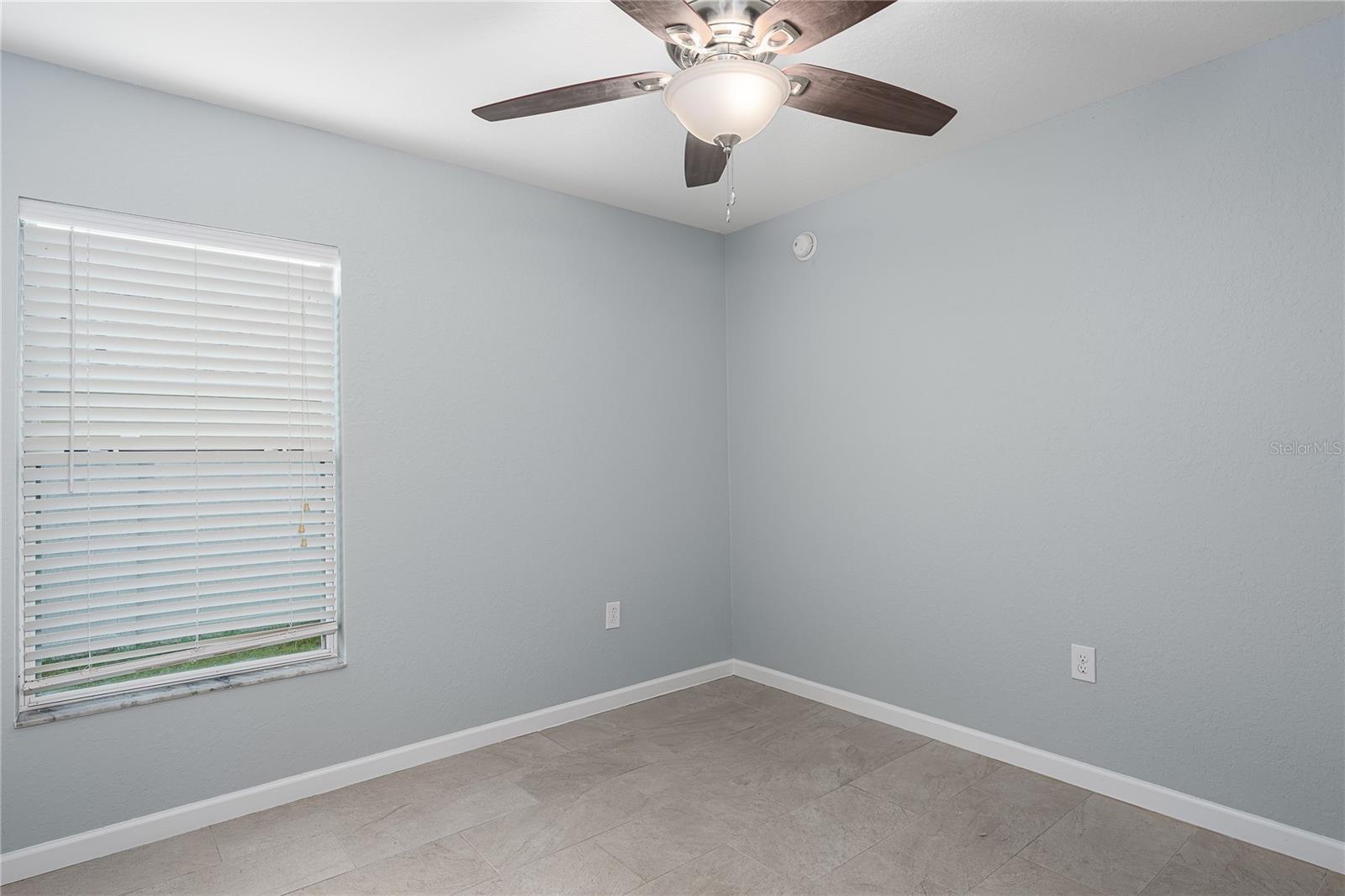 Image 14 of 32 For 2223 11th Avenue E