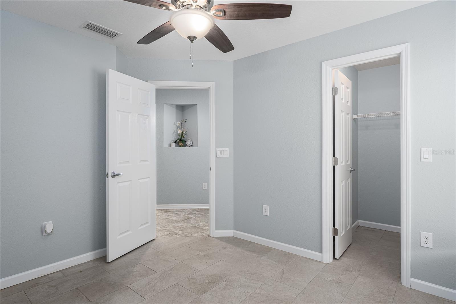 Image 17 of 32 For 2223 11th Avenue E