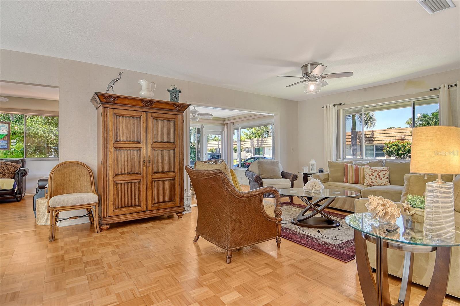 Image 5 of 90 For 2308 Waterbluff Place V304