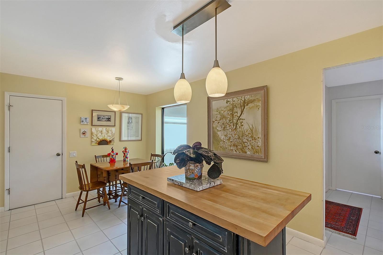 Image 12 of 54 For 7743 Fairway Woods Drive 1002