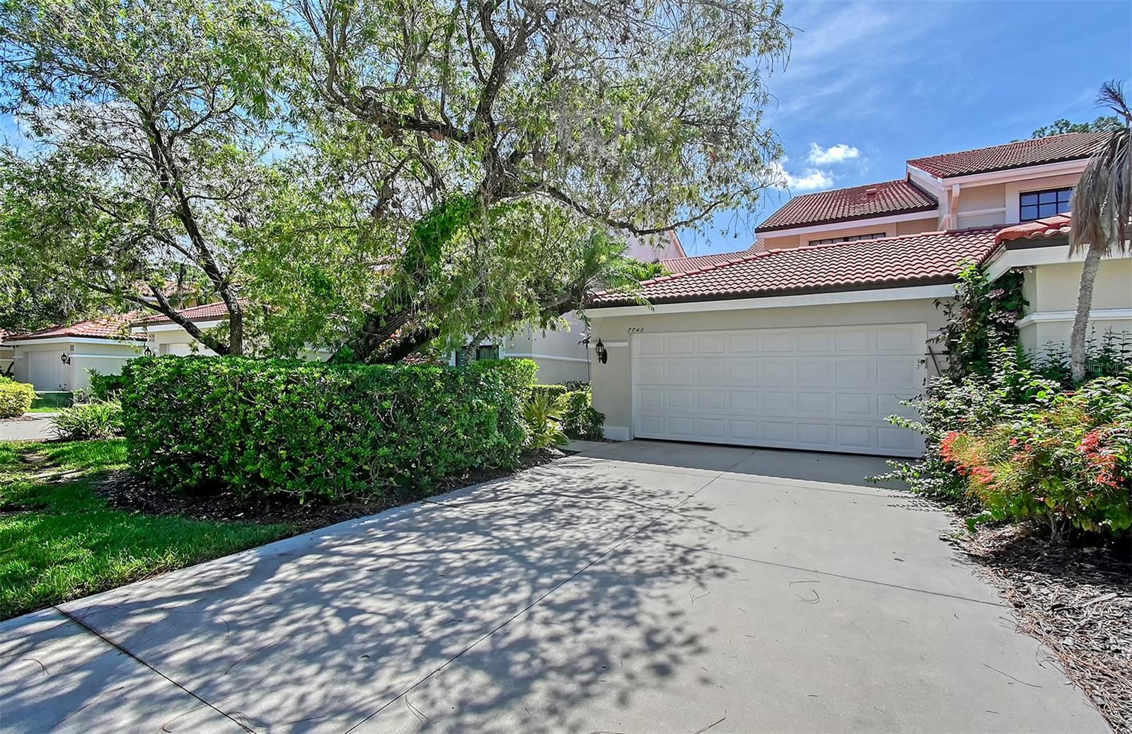 Image 6 of 54 For 7743 Fairway Woods Drive 1002