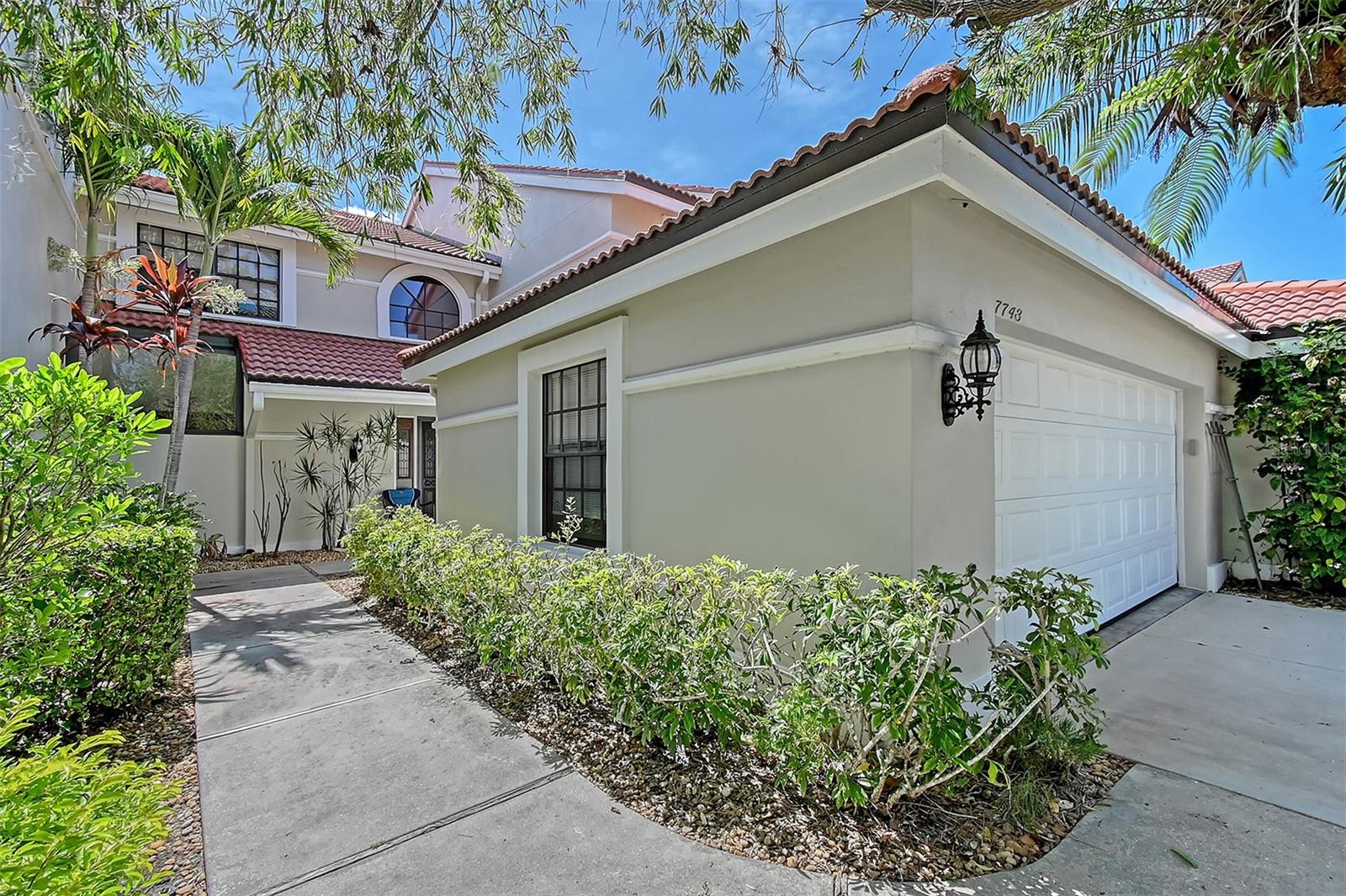 Image 7 of 54 For 7743 Fairway Woods Drive 1002