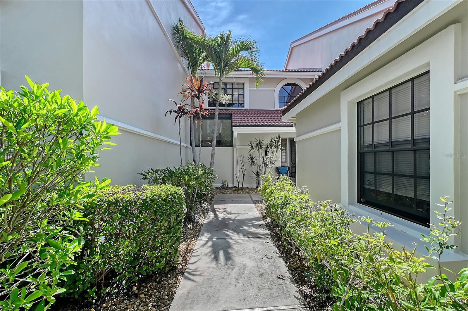 Image 8 of 54 For 7743 Fairway Woods Drive 1002