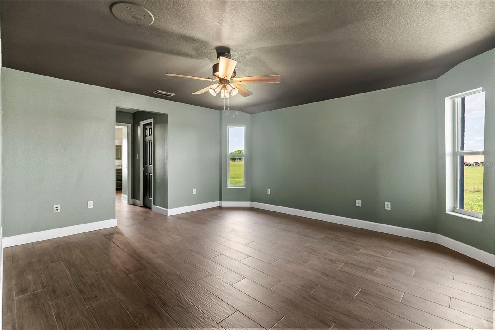 Image 19 of 90 For 2288 Brownville Street