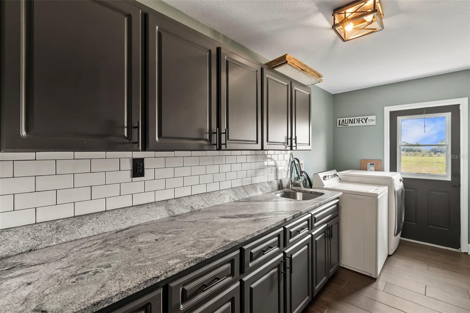 Image 33 of 90 For 2288 Brownville Street