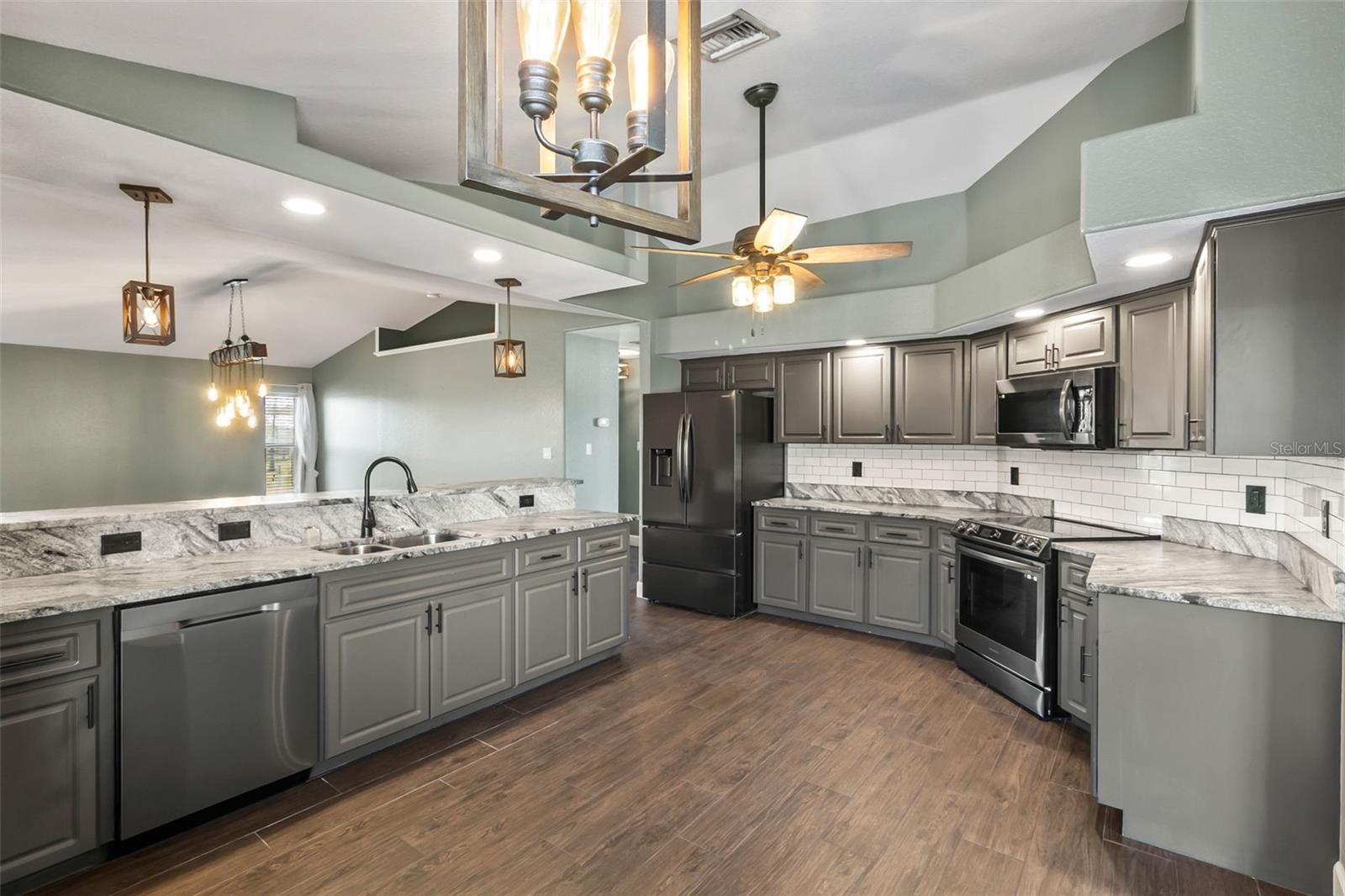 Image 43 of 90 For 2288 Brownville Street