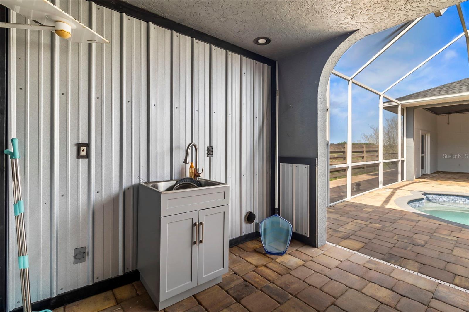 Image 77 of 90 For 2288 Brownville Street