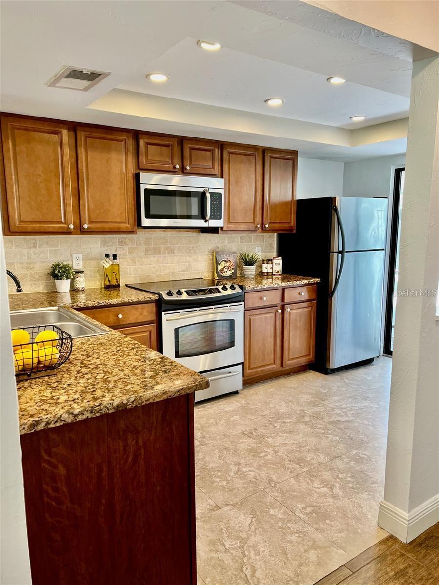 Image 3 of 21 For 5613 Summer Side Lane 47a