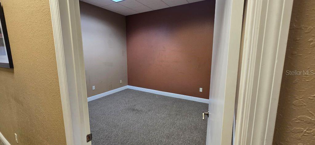 Listing photo id 4 for 13191 Starkey Road 11