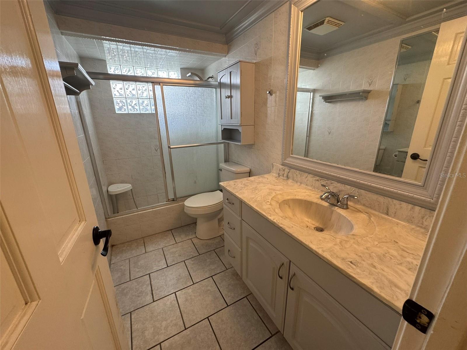 Image 18 of 56 For 1061 Rushmore Drive