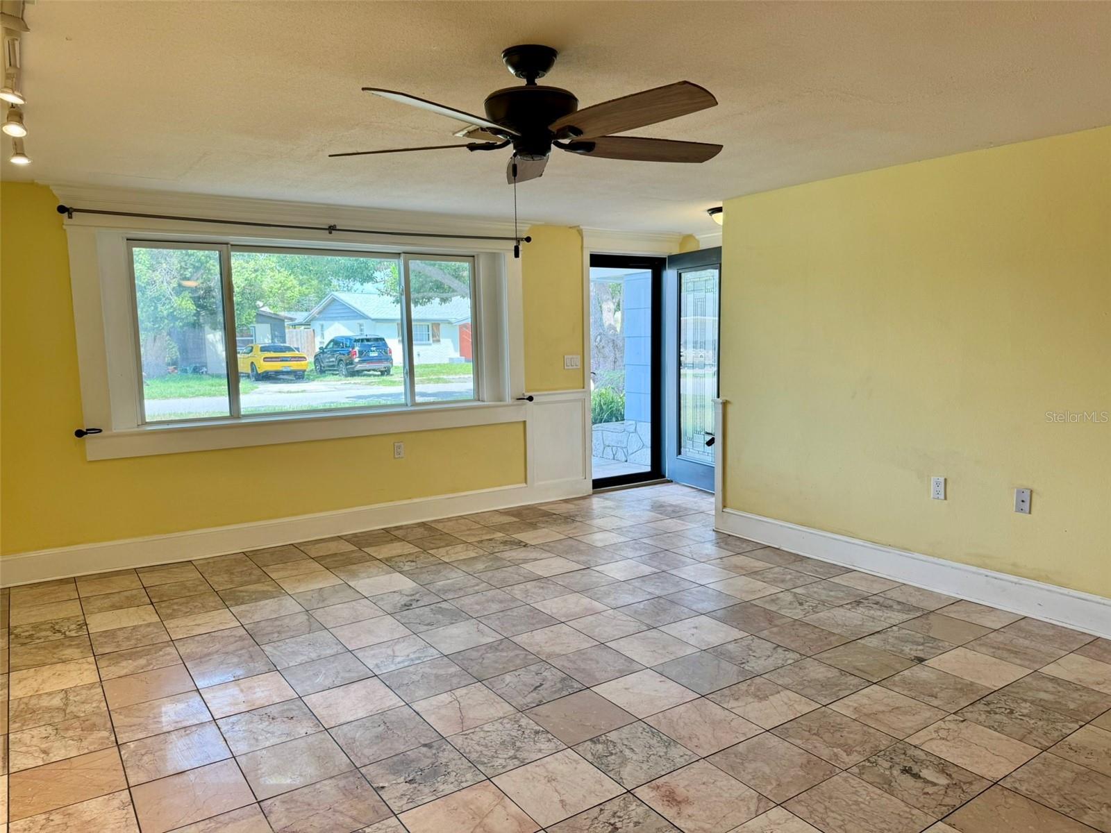 Image 6 of 56 For 1061 Rushmore Drive
