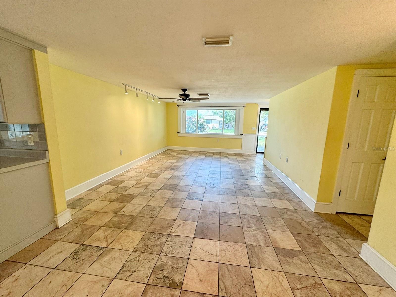 Image 7 of 56 For 1061 Rushmore Drive