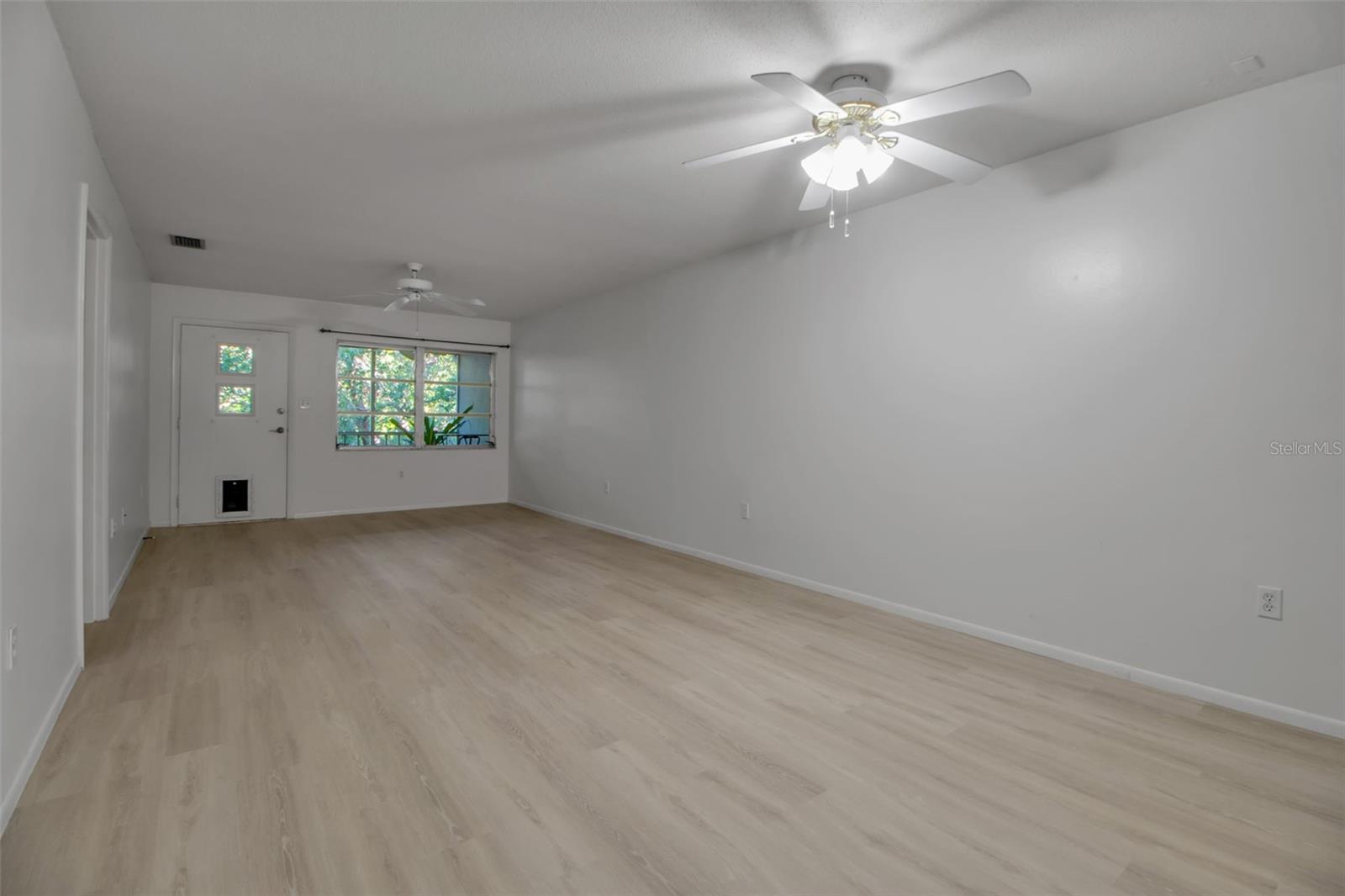Image 18 of 40 For 3745 Almeria Avenue 6s