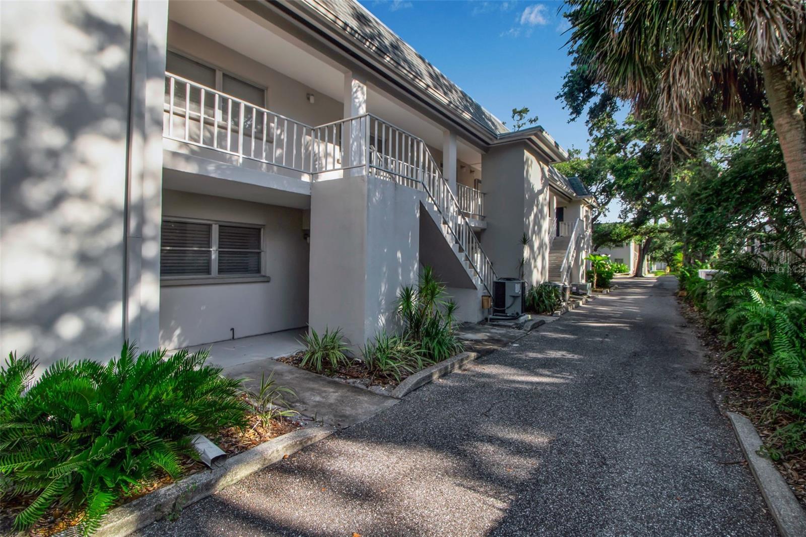 Image 4 of 40 For 3745 Almeria Avenue 6s