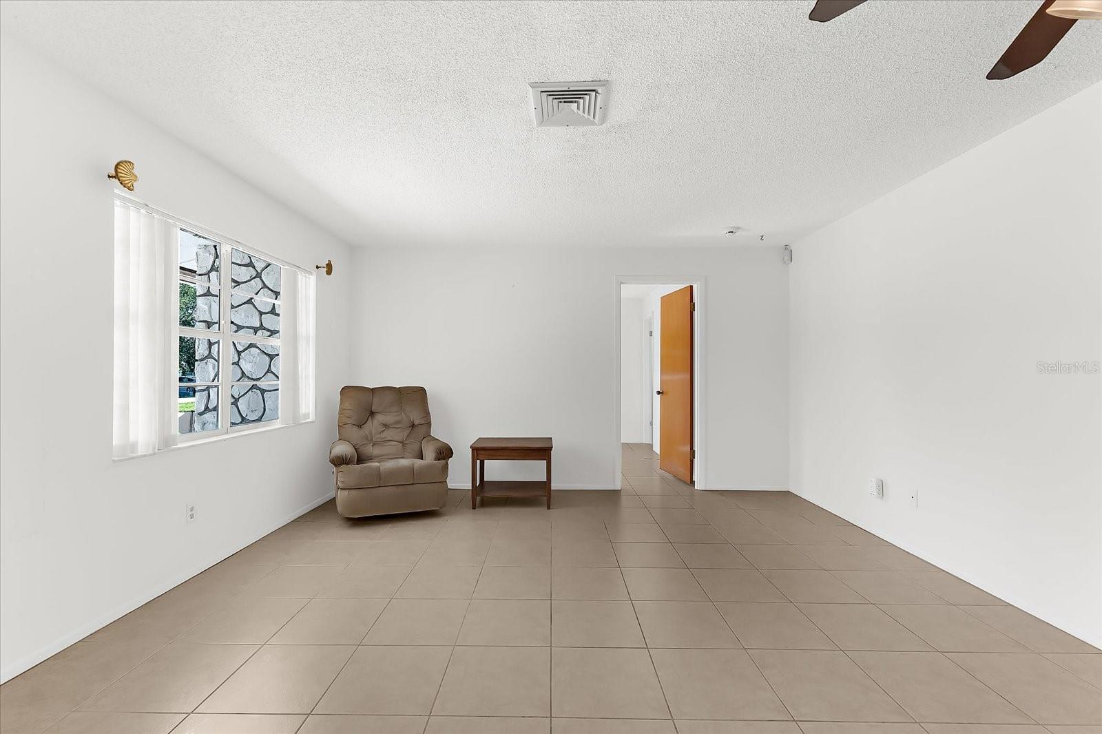 Image 7 of 39 For 3912 Prado Drive