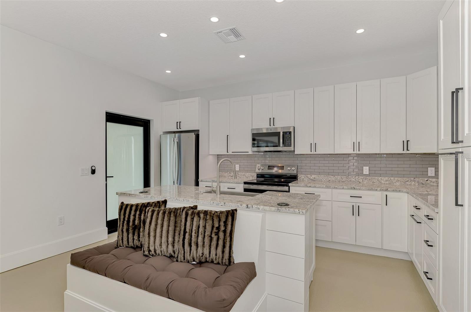 Image 14 of 51 For 2144 Webber Street