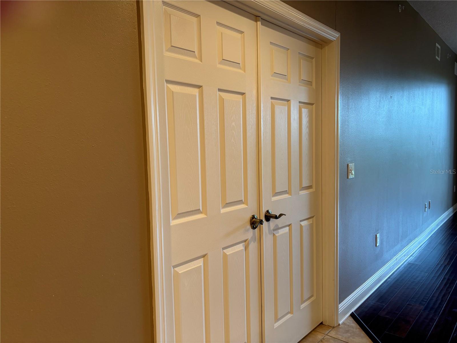 Image 10 of 27 For 6465 Watercrest Way 302