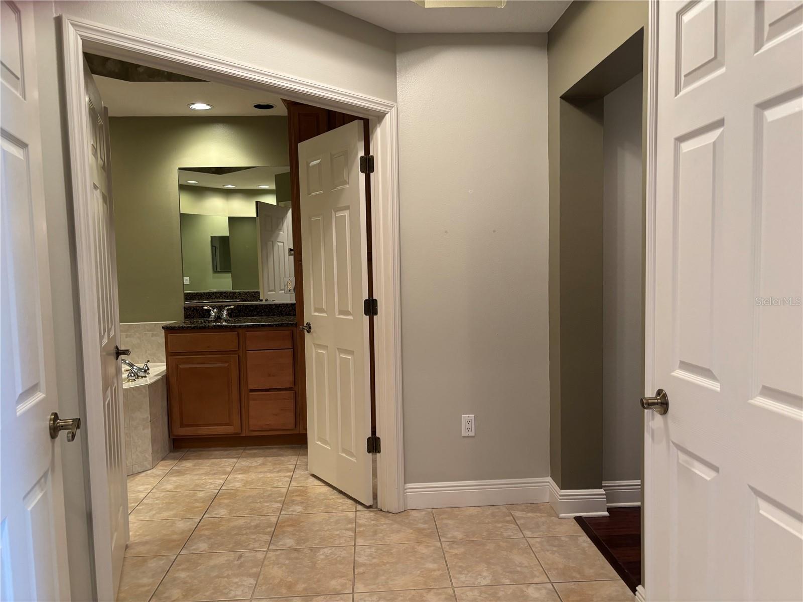 Image 11 of 27 For 6465 Watercrest Way 302