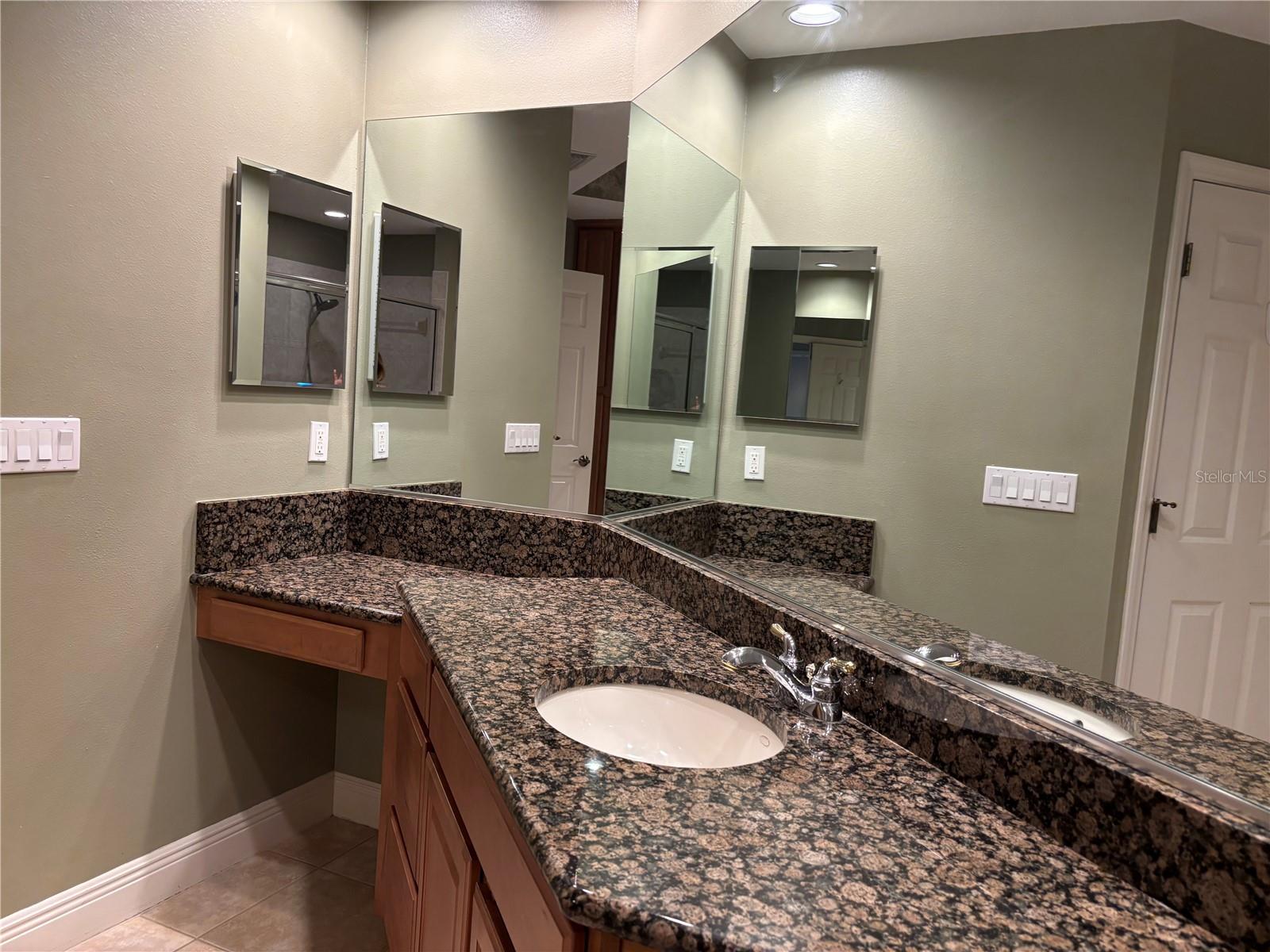 Image 14 of 27 For 6465 Watercrest Way 302