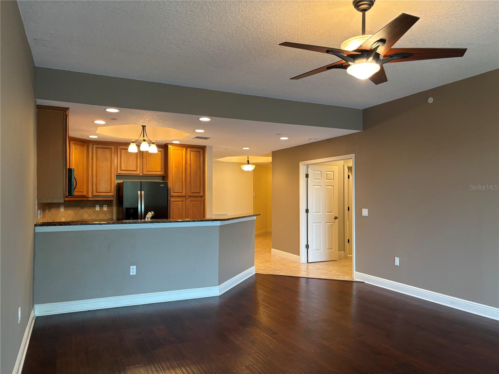 Image 3 of 27 For 6465 Watercrest Way 302