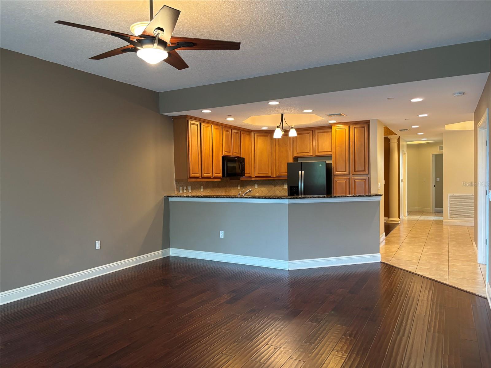 Image 4 of 27 For 6465 Watercrest Way 302