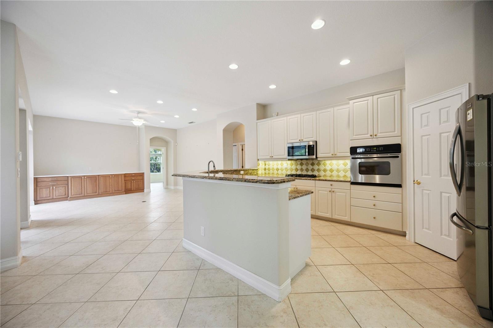 Image 17 of 85 For 110 Vicenza Way