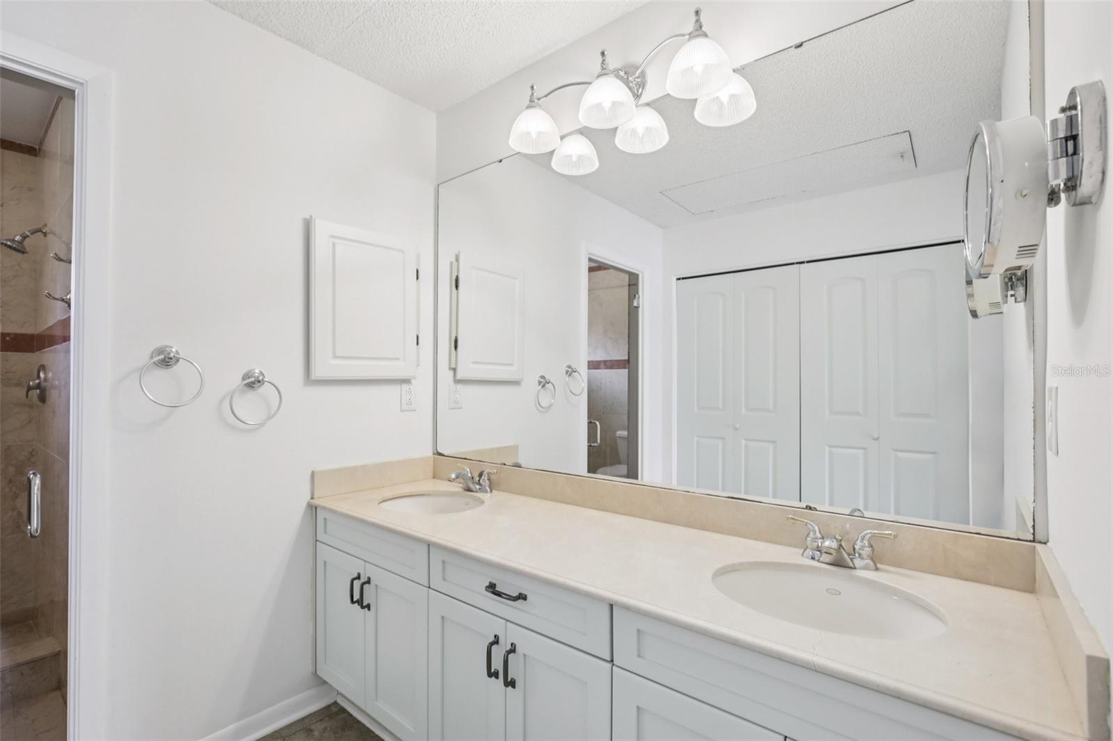 Image 17 of 33 For 5387 Huntingwood Court 4
