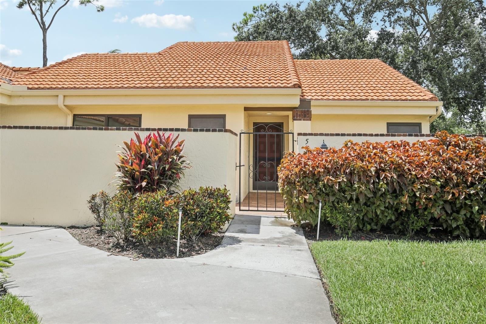 Image 2 of 33 For 5387 Huntingwood Court 4