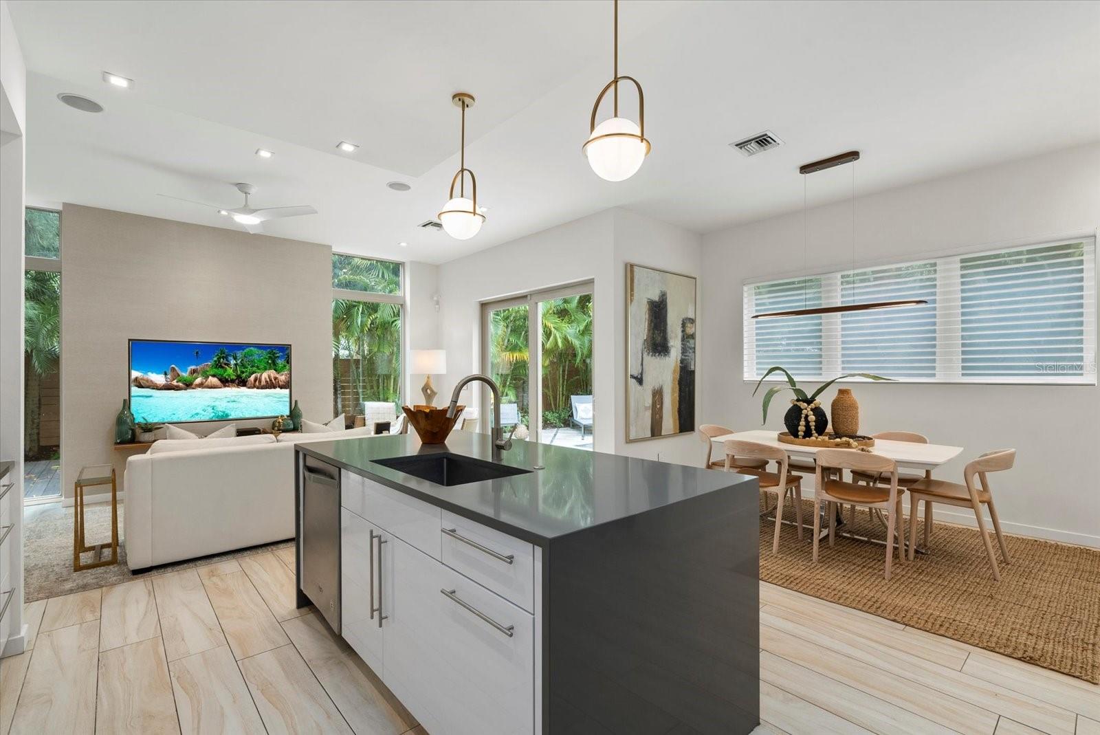 Image 11 of 30 For 2814 Tamiami Circle