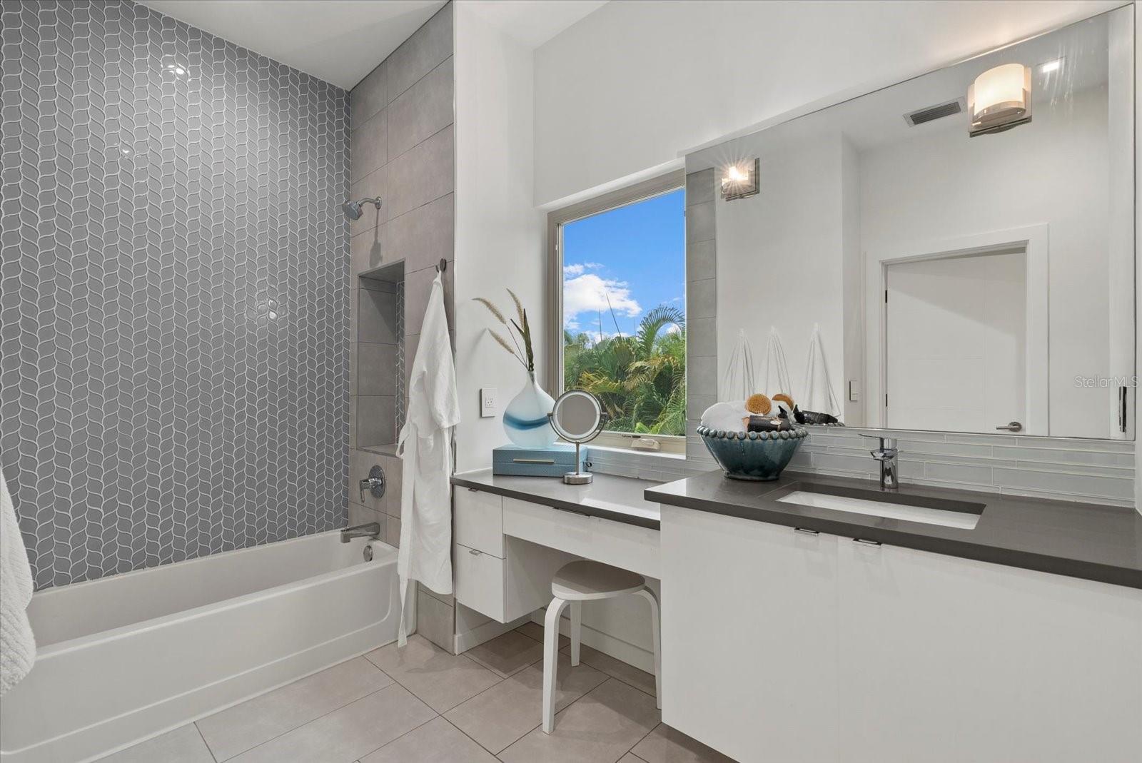 Image 22 of 30 For 2814 Tamiami Circle