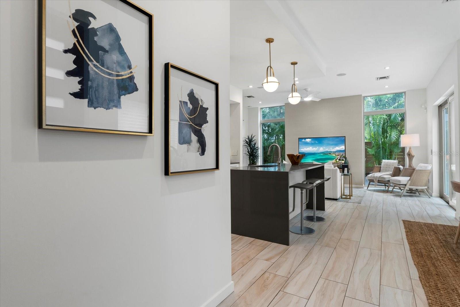 Image 3 of 30 For 2814 Tamiami Circle