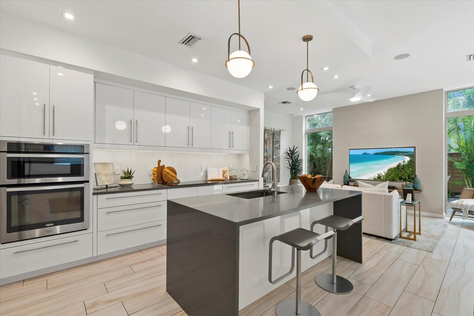 Image 4 of 30 For 2814 Tamiami Circle