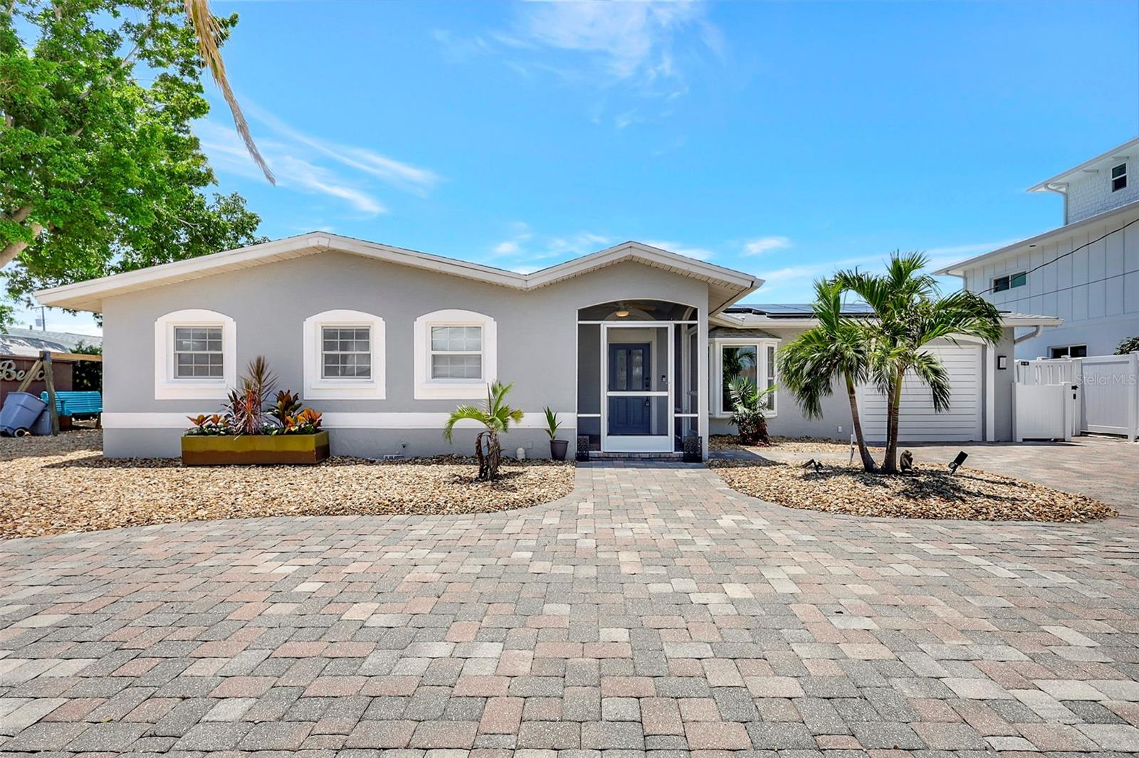 Image 5 of 64 For 4216 Royal Palm Drive