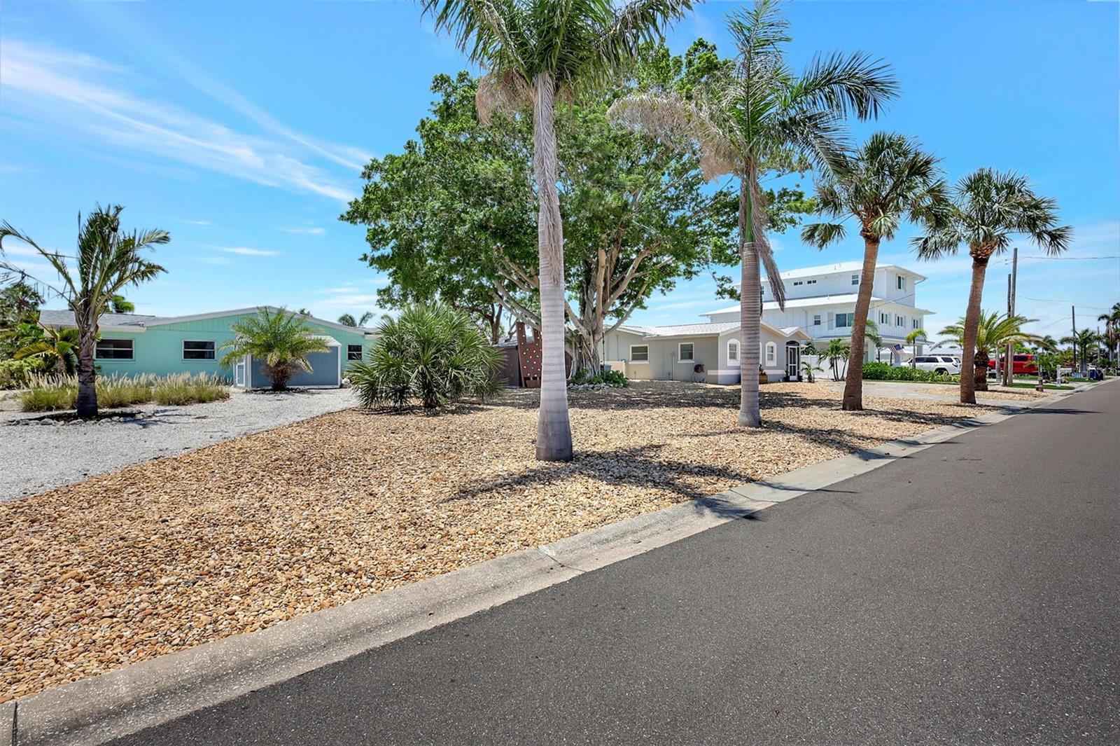 Image 62 of 64 For 4216 Royal Palm Drive