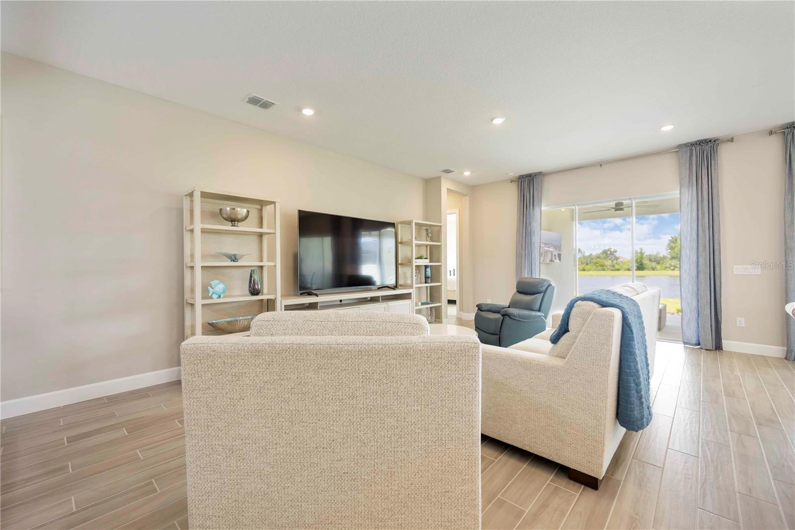 Image 14 of 94 For 5523 Orsello Street