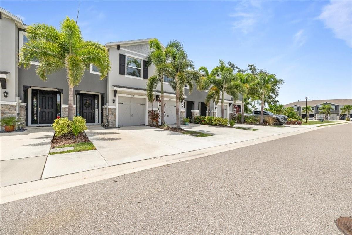 Image 3 of 49 For 8641 Daydream Street